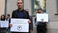 Депутати и младежи от ВМРО внесоха искане за дисциплинарно уволнение на Калин Калпакчиев.
