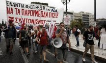 Сблъсъци между протестиращи и полиция в Атинa