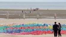Инсталации част от Sea Art Festival на плажа Дадаепо в Бусан, Южна Корея.