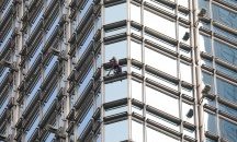 Френският Спайдърмен бе арестуван, след като изкачи небостъргач във Франкфурт