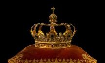 Бежанец върна позлатена корона с лика на Христос