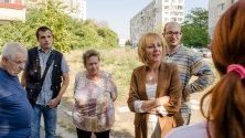 Мая Манолова на протеста на жителите на столичния квартал ''Надежда''