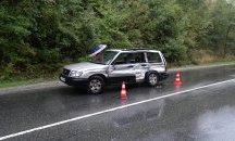 Шофьор е в тежко състояние след удар в дърво