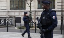 Задържаха мъж с мачете до метростанция в Лион