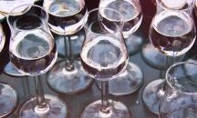 Газираните напитки и шампанското - най-вредни за зъбите