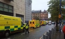 Евакуираха търговски център в Манчестър след масово нападение с нож