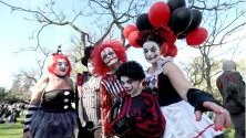 Участници в зомби разходка в Аделаида, Австралия.