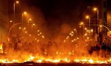 Сблъсъци между протестиращи и полиция в Барселона