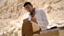 Археолози откриха над 20 древни саркофага в Луксор