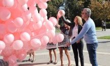 Фандъкова участва в пускането на розови балони за жените, изгубили битката с рака