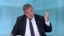 Каракачанов за средния пръст: Не съм го адресирал към публиката