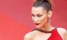 Бела Хадид се затвори в стъклена кутия