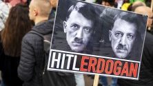 Протест на кюрди в Амстердам срещу турската операция в Сирия.
