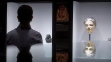 Женска маска от Римската империя, изложена на експозицията &quot;Жените и мъжете от Древен Египет&quot; в Египетския музей в Барселона. 