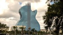 Първият в света хотел с формата на китара беше открит във Флорида - Seminole Hard Rock Hotel &amp;   Casino Hollywood. 