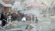 Ким Чен Ун инспектира курорт с горещи извори в провинция Яндок, който е пред завършване.