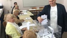 Емил Радев гласува.