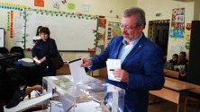 Кандидатът за кмет на Пловдив от БСП Николай Радев упражни правото си на глас 