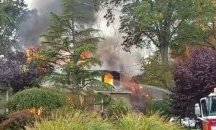 Катастрофа на самолет в Ню Джърси изпепели къщи