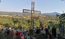 Четириметров стоманен кръст издигнаха над село Марян
