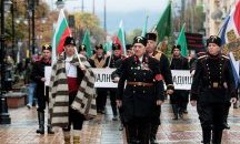 Участници във възстановки протестират срещу отнемането на оръжията им