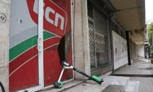 Тротинетка се озова във витрина пред централата на БСП
