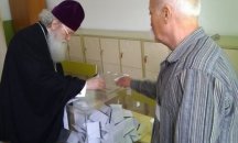 Патриарх Неофит упражни правото си на глас и на балотажа