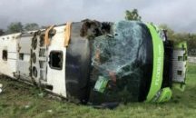 33 души са ранени, след като пътнически автобус се преобърна във Франция