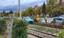 Лек автомобил е излетял на релсите на бул. "Цар Борис III"