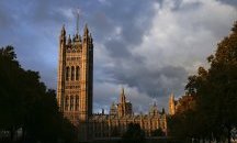 Британският парламент се разпусна
