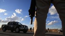 Спецагенти претърсват хора в издирване на отговорните за атака срещу семейство мормони в Сонора, Мексико. Най-малко девет души от семейството бяха убити при нападение на колата им от стрелци.