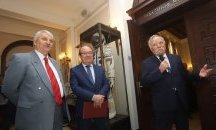 Излагат непоказвани фотографии от Космоса, заснети от Георги Иванов