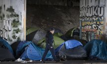 Разчистват мигрантски лагери в Париж