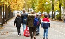 Учениците, които се връщат от организирани групи в чужбина, трябва 14 дни да останат вкъщи