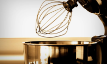 Жена почина, след като шалчето й се заклещи в кухненски робот