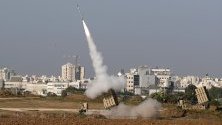 Изстрелване на ракети от Газа към Израел край град Ашдод.