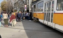 Трамвай блъсна жена до Съдебната палата