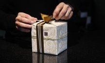 Етикетът при приемането и подаряването на подаръци