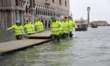 Очаква се ново покачване на водата във Венеция