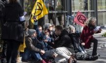 Климатични активисти блокираха терминал на летището в Женева
