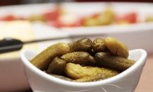 Най-лошата комбинация за стомаха: водка с кисели краставички