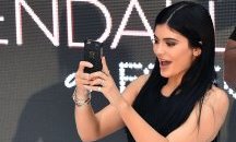 Кайли Дженър продаде дял от козметичната си компания на моден гигант