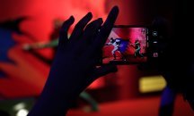 Костюмите на супергероите Батман и Робин отиват на търг