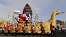 Погремение на принцеса Нородом Бупа Деви - една от дъщерите на крал Нородом Сианук, в Пном Пен. Хиляди камбоджанци изпратиха принцесата на последния й път преди кремацията.