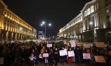 Стотици излязоха на шествие в центъра на София срещу насилието над жени
