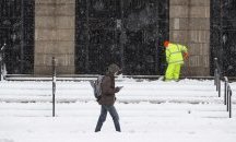 Голяма снежна буря предизвика хаос по летища и магистрали в САЩ