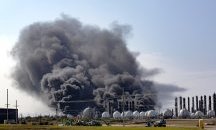 Евакуират четири селища в Тексас след втора експлозия в химическия завод
