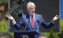 Кой ще влезе в ролята на Бил Клинтън?
