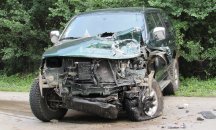 Джип разби оградата на кметството в русенско село