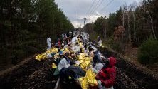 Климатични активисти са блокирали жп линия край задвижвана с лигнитни въглища електроцентрала край Котбус, Германия. 